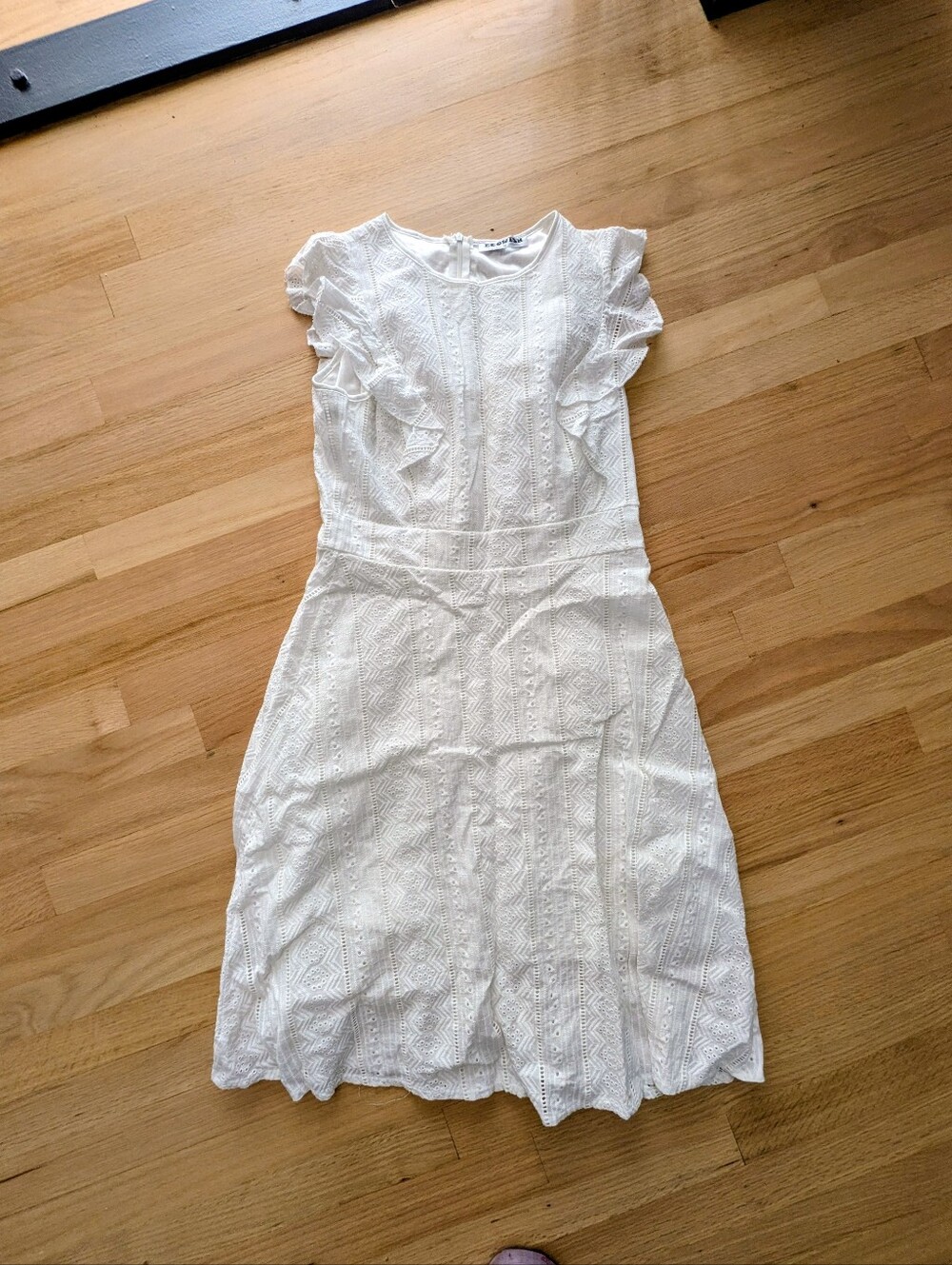 Vintage White Eyelet Dress - Romantic Summer Style